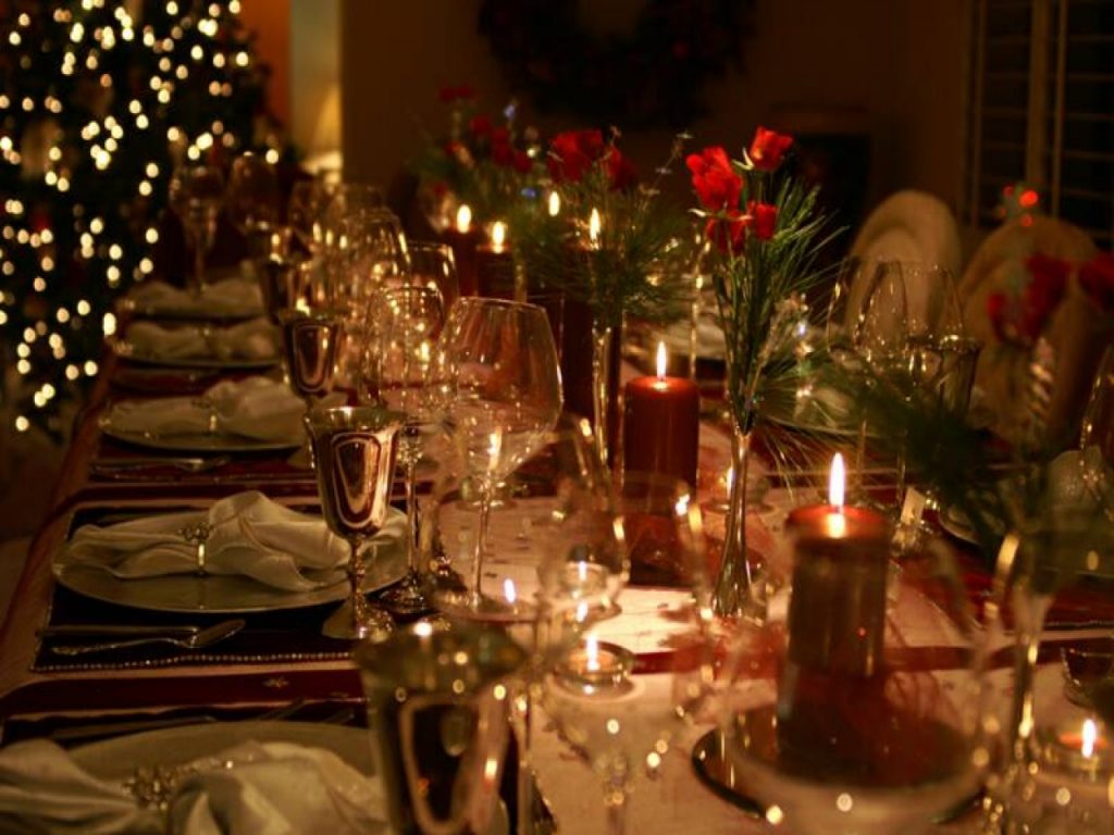 Elegant Holiday Table Setting