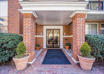  621 N Saint Asaph Street, #405 Alexandria, VA 22314 